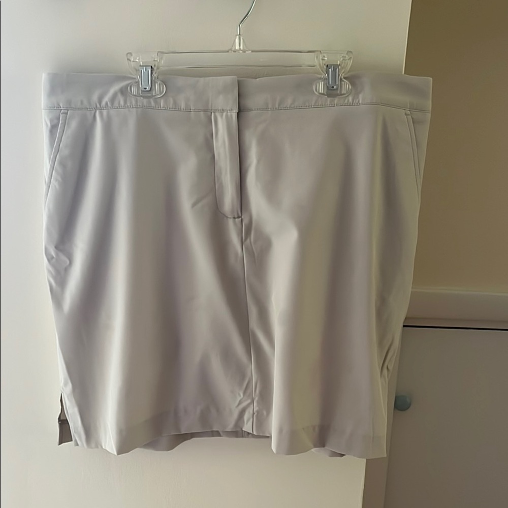 NWOT Beige Izod Golf Skort